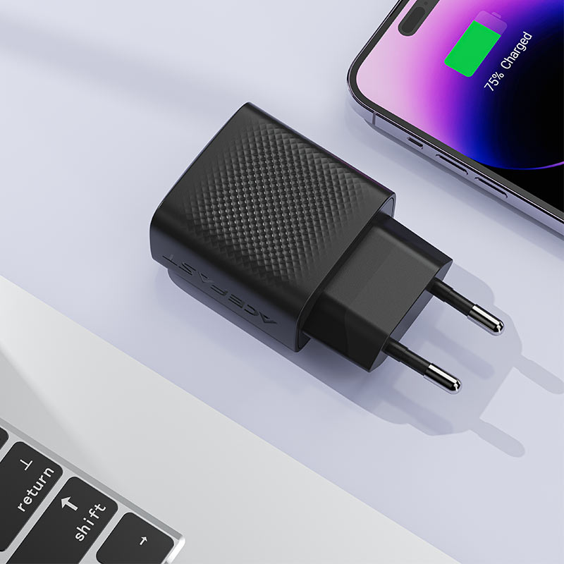 Сетевое зарядное устройство Acefast A104 USB Type-C PD25W GaN чёрное (AF-A104-BK)