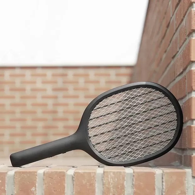Электрическая мухобойка Solove Electric Mosquito Swatter P1 RU Чёрная с режимом электрической ловушки и поддержкой зарядки через подставку
