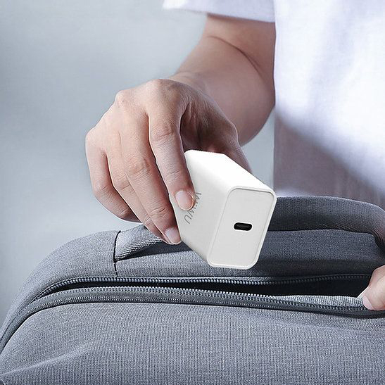 Сетевое зарядное устройство WiWU Wall Charger 20W белое (RY-U65)