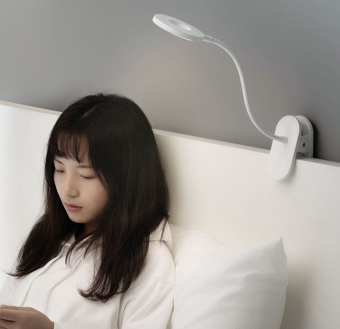 Беспроводная настольная LED лампа Yeelight Clip on Lamp J1 с клипсой белая (YLTD10YL)