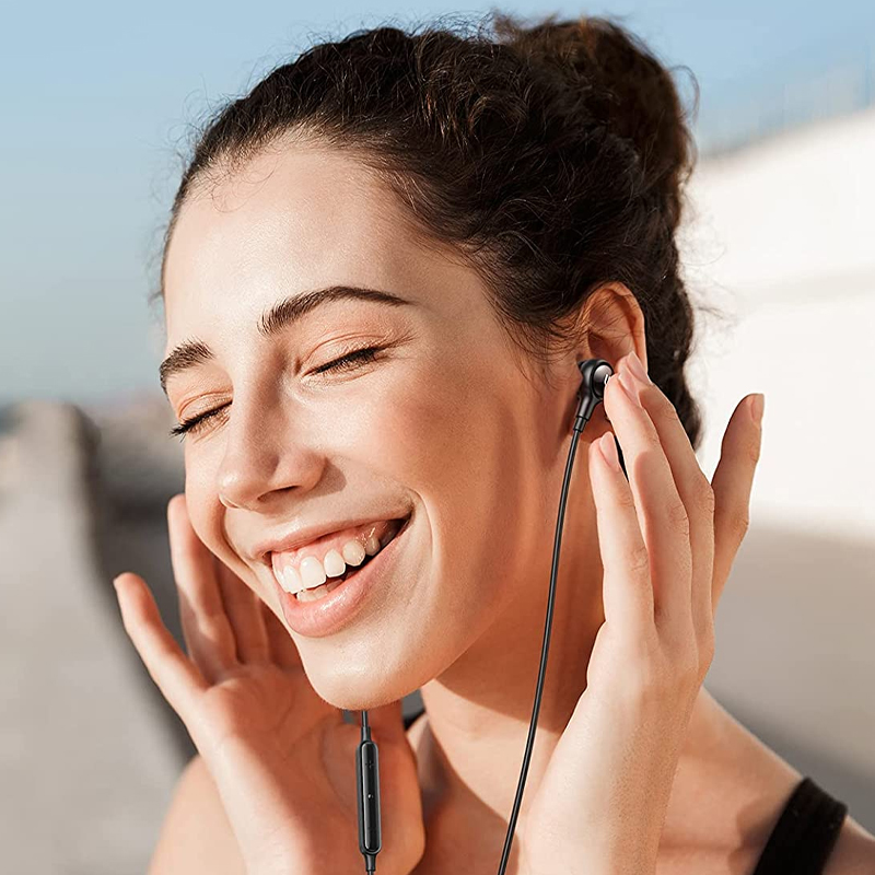 Наушники проводные UGREEN EP103 (30631) In-Ear Earphones Lightning Connector чёрные