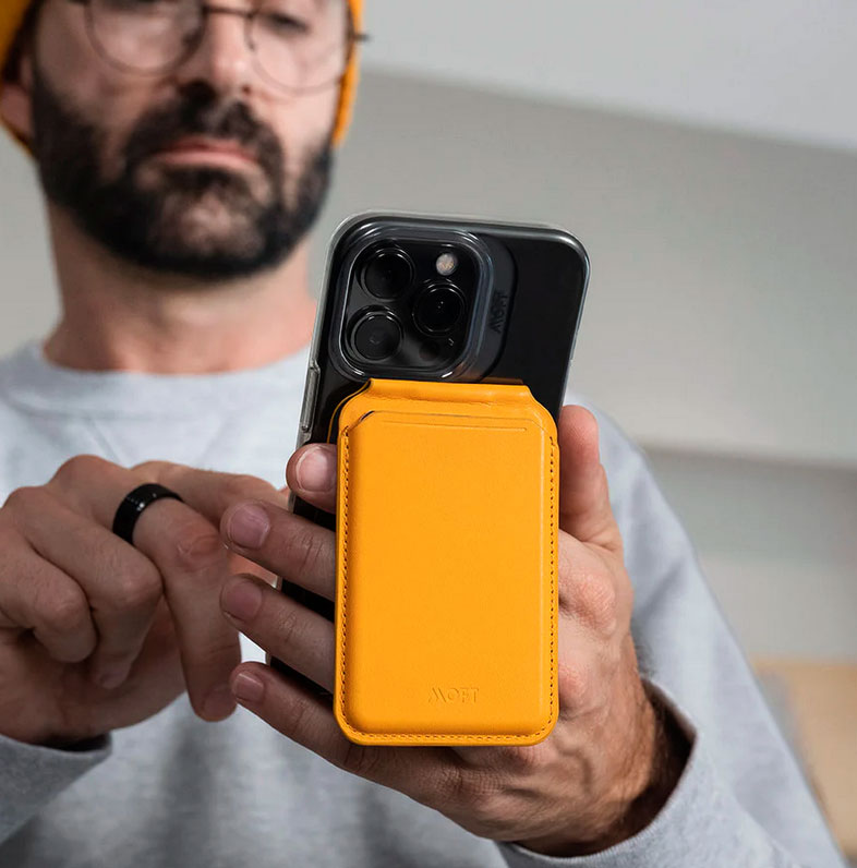 Подставка-бумажник MOFT flash wallet для iPhone 12/13/14 небесно-голубого цвета