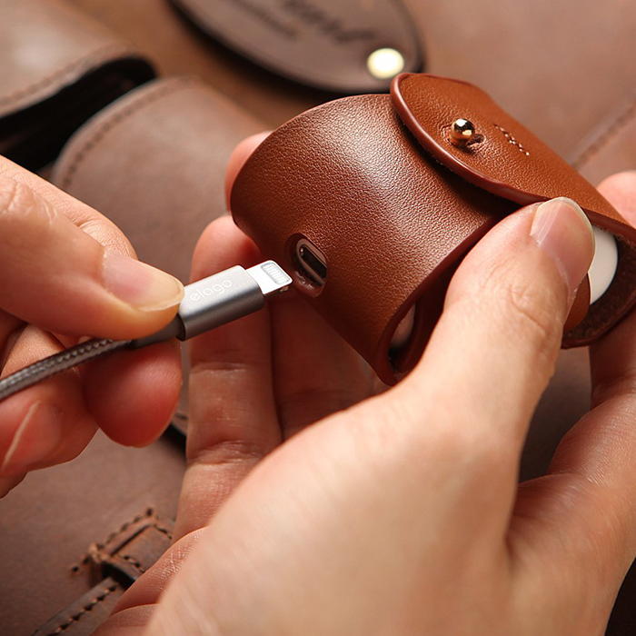 Чехол Elago Genuine Leather Case для AirPods коричневый