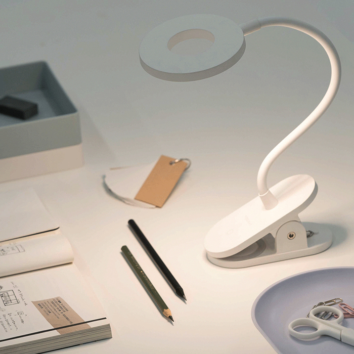 Беспроводная настольная LED лампа Yeelight Clip on Lamp J1 с клипсой белая (YLTD10YL)