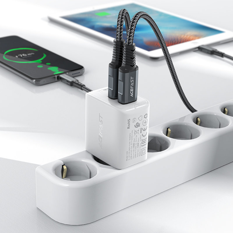 Сетевое зарядное устройство Acefast A33 2 x USB 18W Wall Charger белое (AF-A33-WH)
