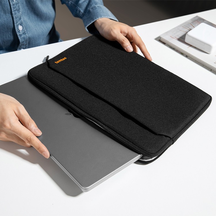 Чехол Tomtoc Light-A18 Laptop Sleeve для ноутбуков до 15" чёрный (Black)