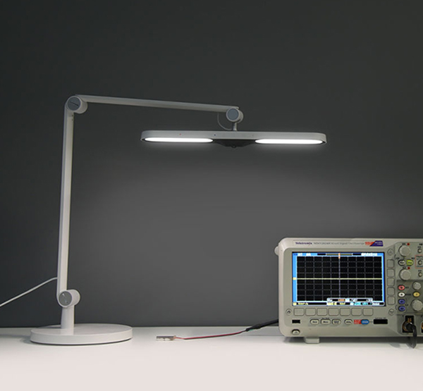 Умная настольная лампа Yeelight LED Light-sensitive desk lamp V1 (YLTD06YL), белая