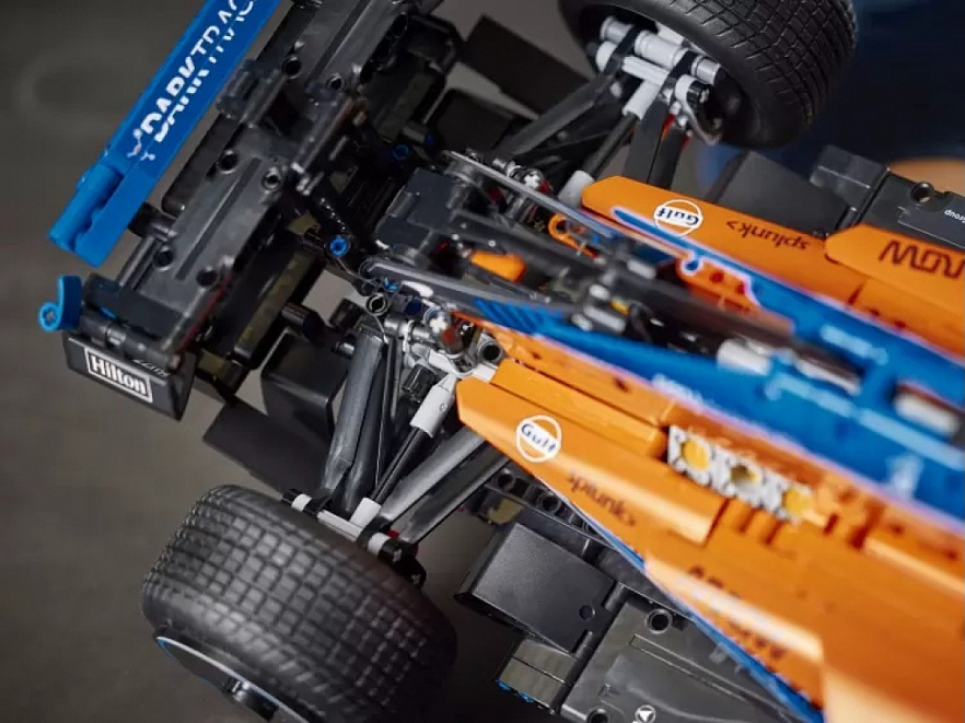 Конструктор LEGO Technic 42141 Гоночный автомобиль McLaren Formula 1, 1432 деталей