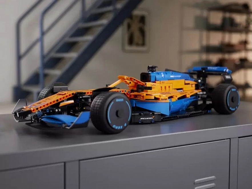 Конструктор LEGO Technic 42141 Гоночный автомобиль McLaren Formula 1, 1432 деталей