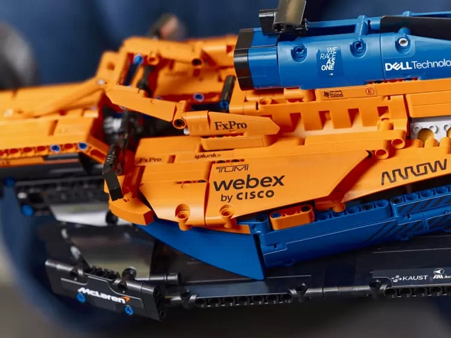 Конструктор LEGO Technic 42141 Гоночный автомобиль McLaren Formula 1, 1432 деталей