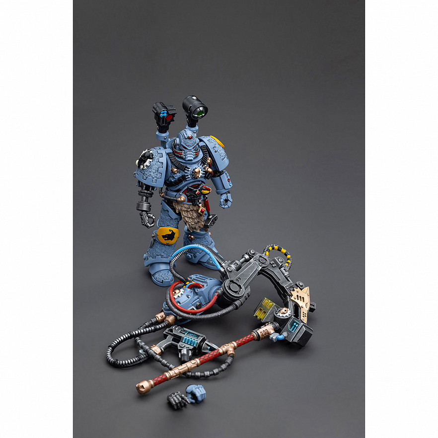 Фигурка Warhammer 40K Space Wolves Iron Priest Jorin Fellhammer 1:18