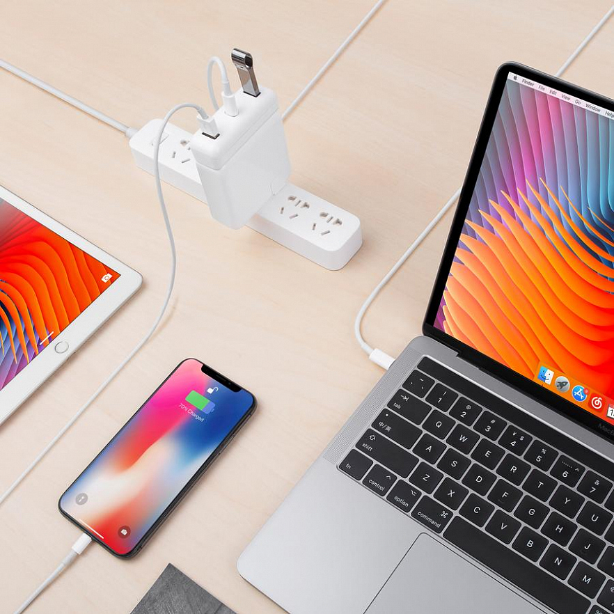 Зарядный адаптер HyperDrive USB-C Hub для Apple 61W USB-C Power Adapter белый (HDH05)