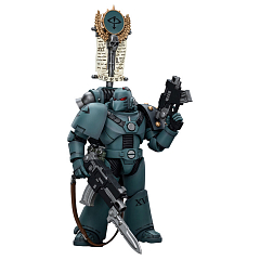 Фигурка Warhammer 40K Sons of Horus MKVI Tactical Squad Legionary with Legion Vexilla