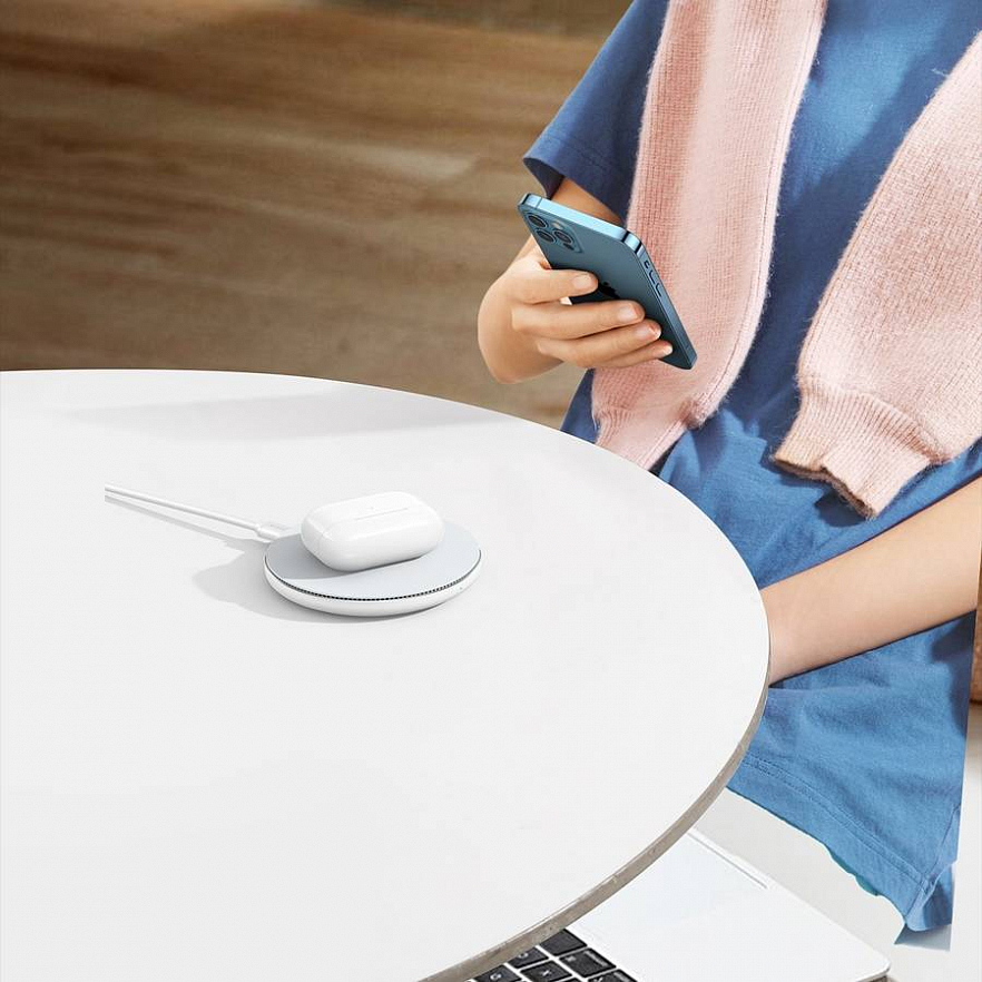 Беспроводное зарядное устройство Ugreen CD191 15W Qi Wireless Charger (40122)