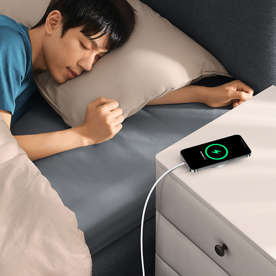 Беспроводное зарядное устройство Ugreen CD284 (80661) 15W Wireless Charger MagSafe белое
