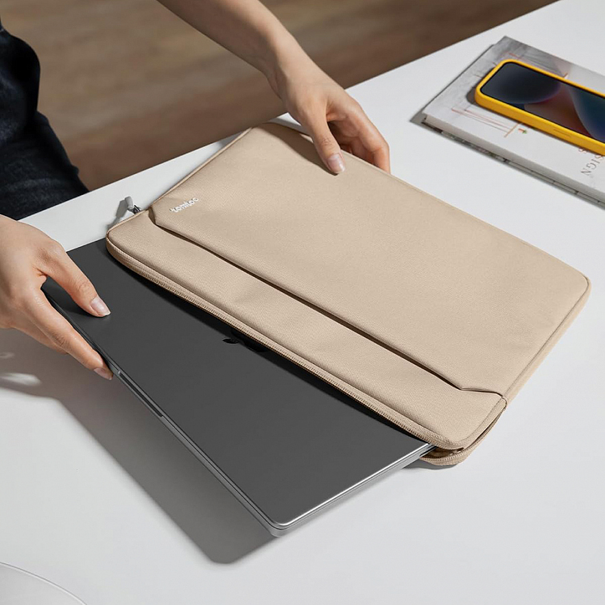 Чехол Tomtoc Light-A18 Laptop Sleeve для ноутбуков 14" песочный (Nature Sand)