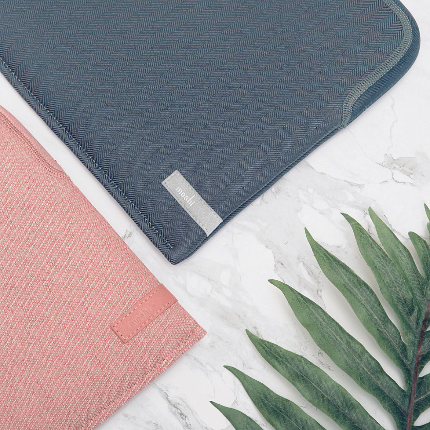 Чехол Moshi Pluma для MacBook Pro/Air 13" (USB-C) розовый (Carnation Pink)