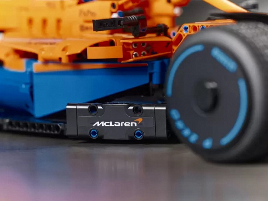 Конструктор LEGO Technic 42141 Гоночный автомобиль McLaren Formula 1, 1432 деталей